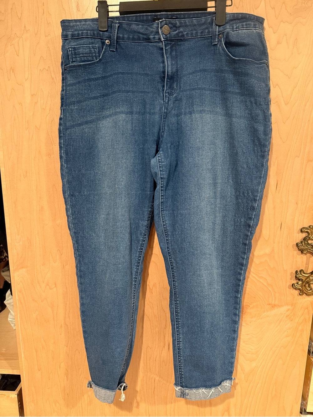 Kenneth Cole Ankle Jeans in Medium Blue Wash